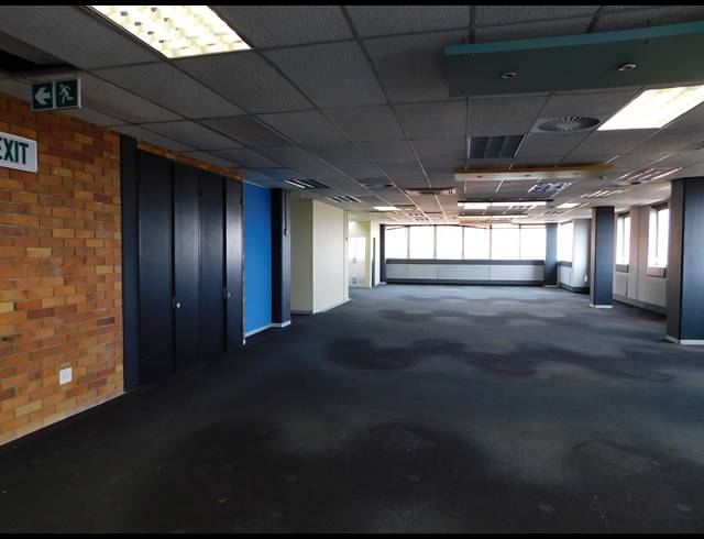 7,200M² OFFICE TO LET IN FERNDALE
